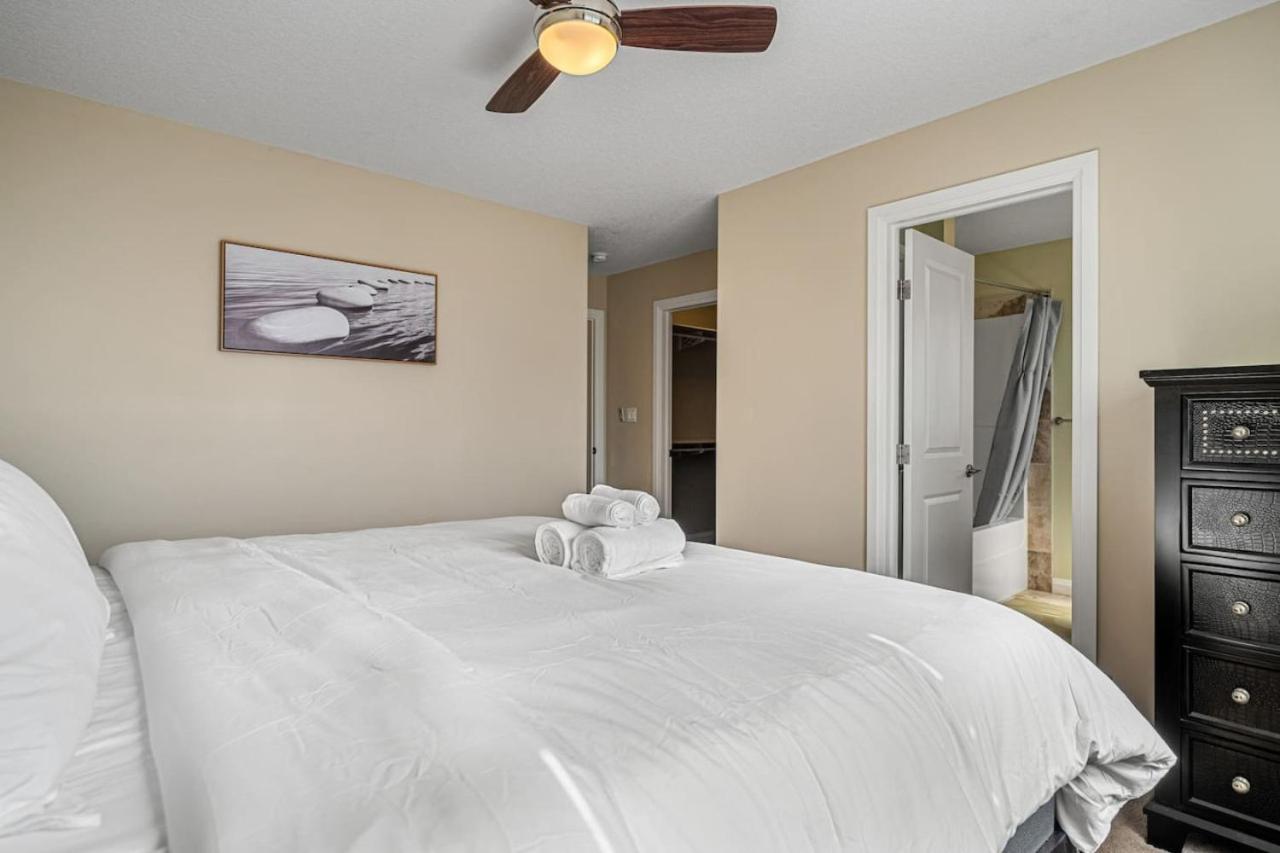 5 Bedroom House In Mcconachie, Near Anthony Henday, Sleeps 12, Backyard, Netflix, Free Parking *