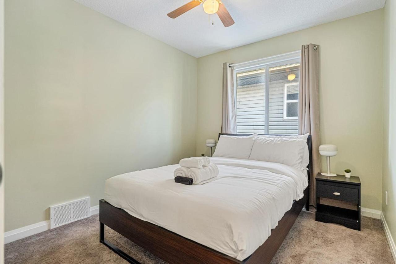 5 Bedroom House In Mcconachie, Near Anthony Henday, Sleeps 12, Backyard, Netflix, Free Parking *