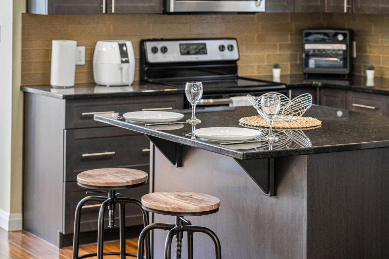 5 Bedroom House In Mcconachie, Near Anthony Henday, Sleeps 12, Backyard, Netflix, Free Parking *